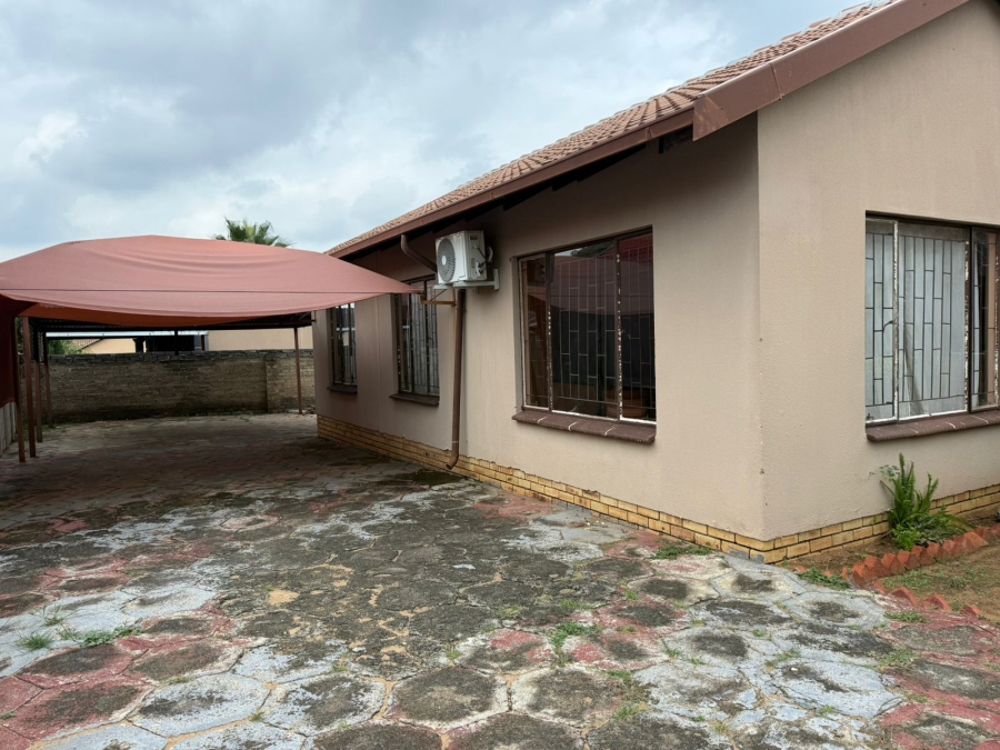 3 Bedroom Property for Sale in Tlhabane West North West